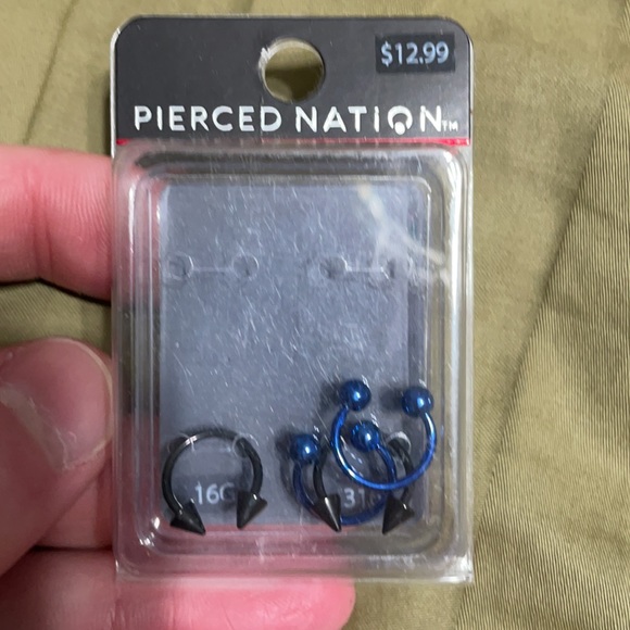 Earring - Picture 2 of 4